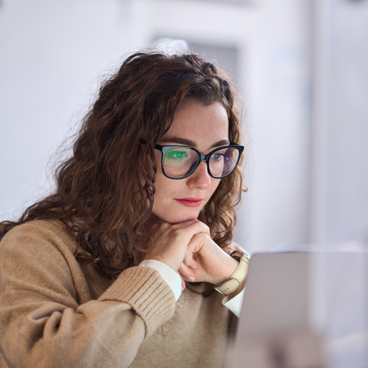 Online Studie LR Shutterstock 2223351493