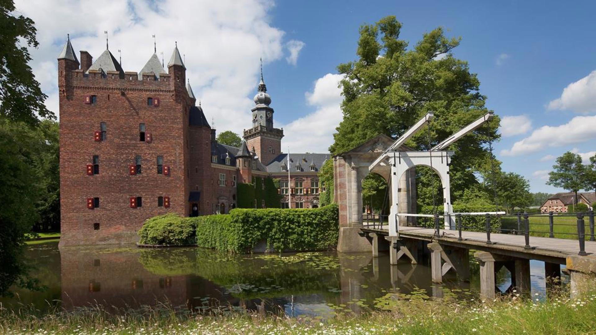 Kasteel Nyenrode.jpg